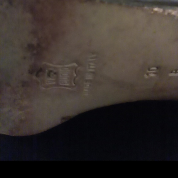 Shoes - Picture 4 of 4